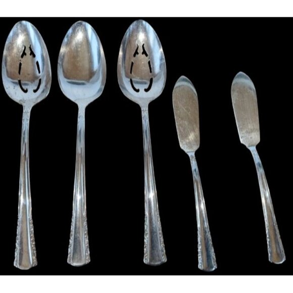 5 Pc Vintage Holmes & Edwards 1951 MAY QUEEN Silverplate Spoons & Butter Knives - Picture 1 of 6
